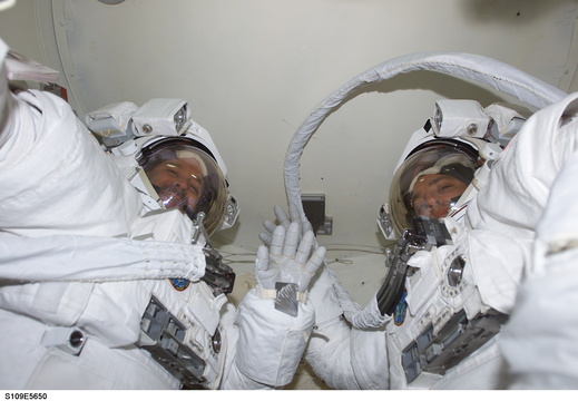 STS109-E-5650