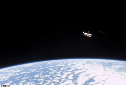 STS109-E-5707