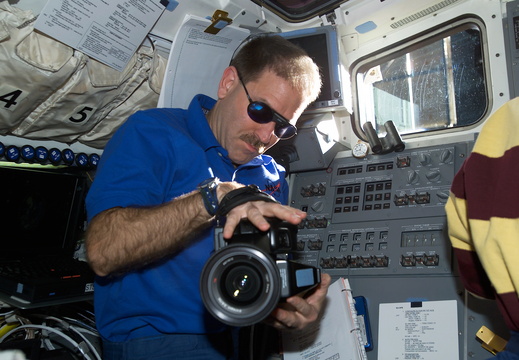 STS109-E-5904