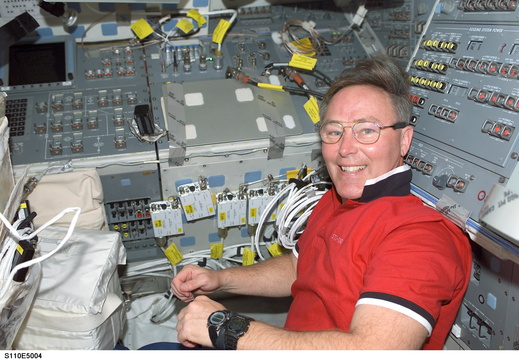 STS110-E-5004