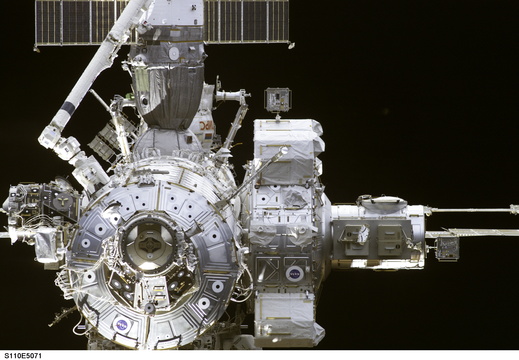 STS110-E-5071