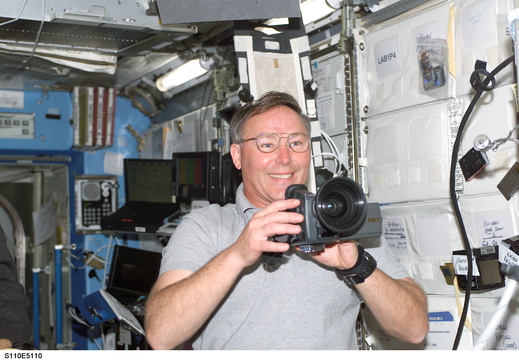 STS110-E-5110