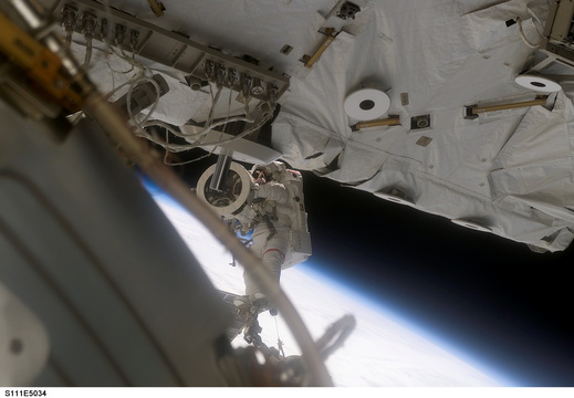 STS111-E-5034