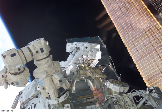 STS111-E-5173