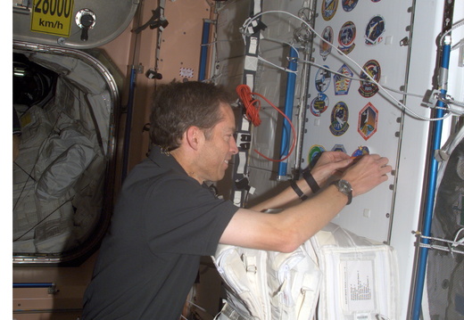 STS113-E-05384
