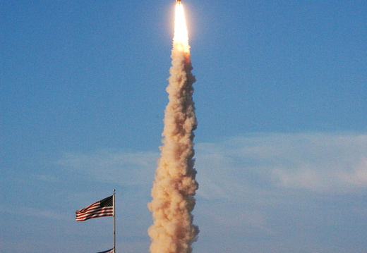 STS117-S-008
