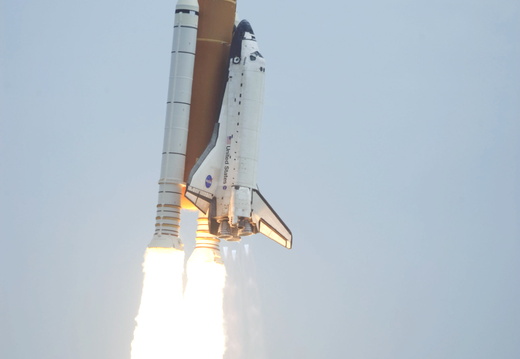 STS135-S-112