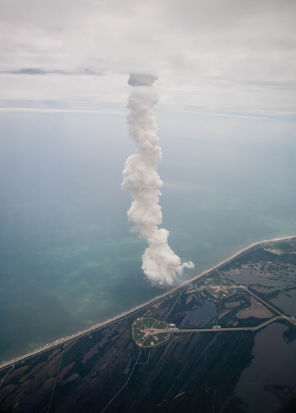 STS-135 Atlantis Launch - 9391288059_e1068fc067_o.jpg