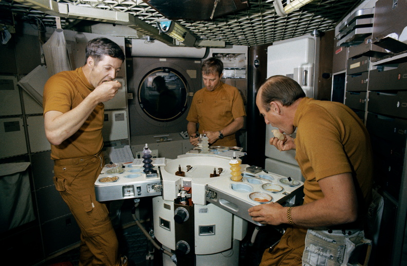 skylab-crew-members-dine-on-specially-prepared-space-food_11070751783_o.jpg