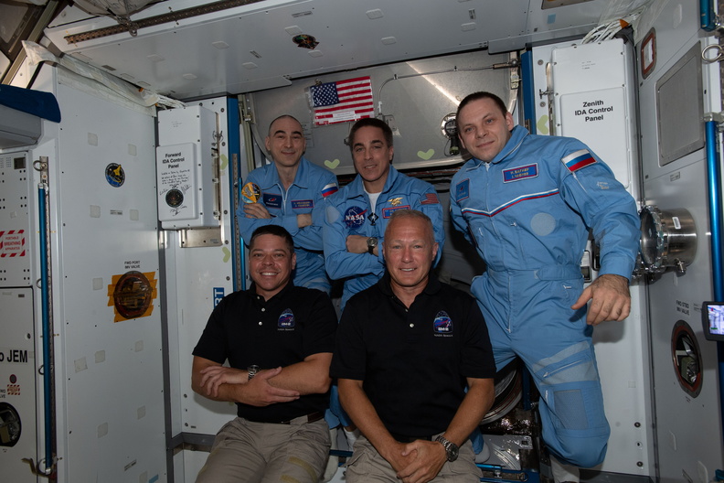 the-newly-expanded-expedition-63-crew_49967417513_o.jpg