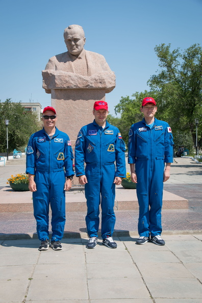 expedition-52-53-backup-crew-at-the-statue-of-russian-space-designer-sergey-korolev_35623636280_o.jpg
