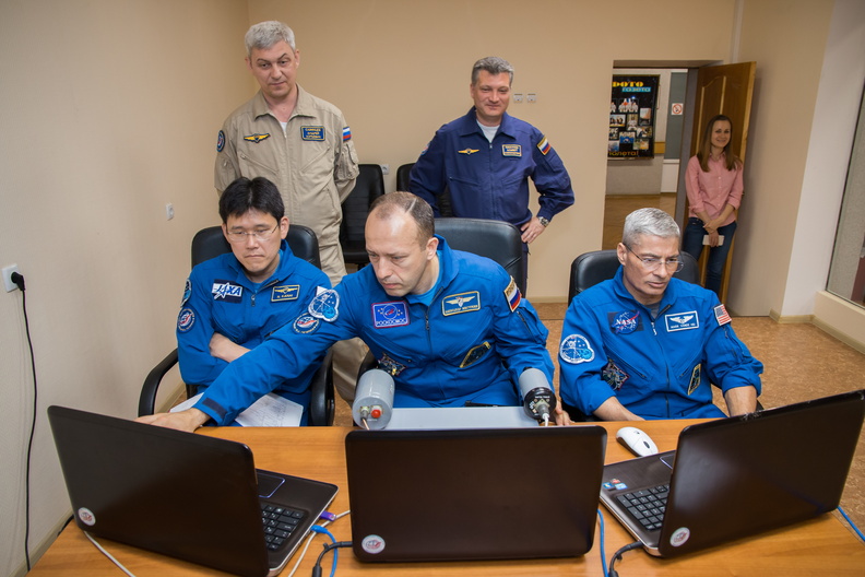 expedition-52-53-crew-members-train-on-laptops_35999212121_o.jpg