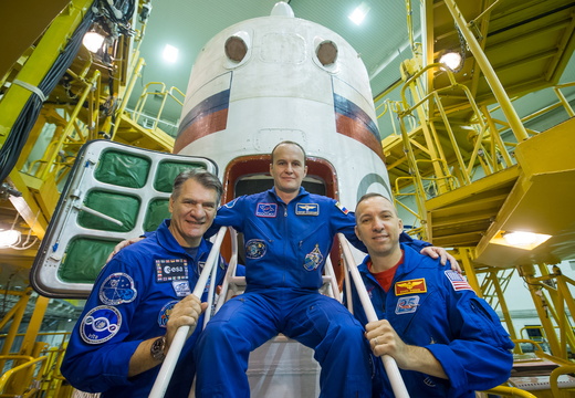 expedition-52-53-crew-with-soyuz-capsule 35291728514 o