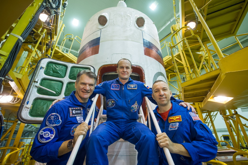 expedition-52-53-crew-with-soyuz-capsule_35291728514_o.jpg