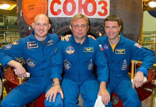 10-13-43-3 At the Baikonur Cosmodrome in Kazakhstan, Expedition 40 41 Flight Engineer Alexander Gerst of the European Space Agency (left), Soyuz Commander Max Suraev of the Russian Federal Space Agency (Roscosmo o