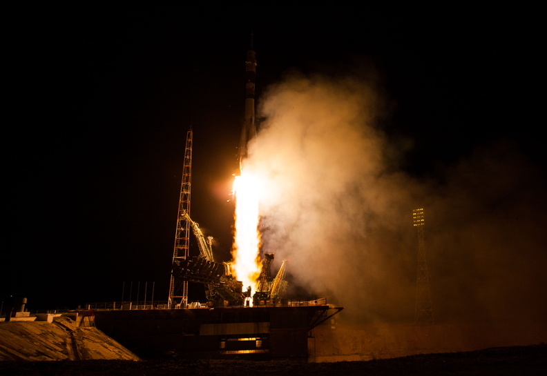 Expedition 40 Launch - 14744105192_cf2150fe65_o.jpg