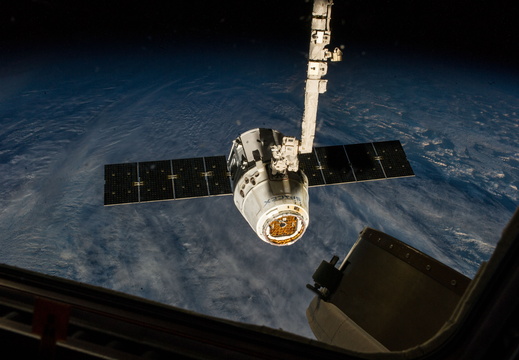 ISS040-E-000416 SpaceX Dragon undocking from the International Space Station - 14336558381 4af68fb737 o