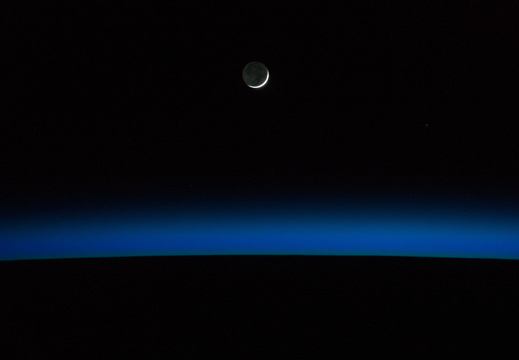 ISS040-E-005986 Crescent moon and Earth's horizon - 14221079550 005ec1ebbe o
