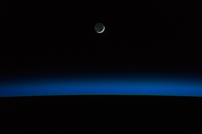 ISS040-E-005986 Crescent moon and Earth's horizon - 14221079550_005ec1ebbe_o.jpg