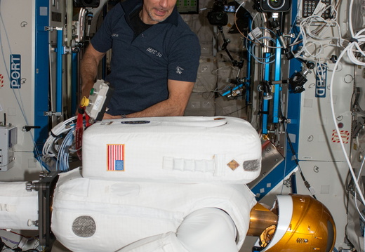 Astronaut Luca Parmitano With Robonaut - 9184903540 d86670df2f o