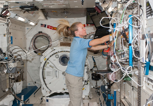 Astronaut Karen Nyberg in Station's Kibo Lab - 9203548422 51c5b3dce0 o