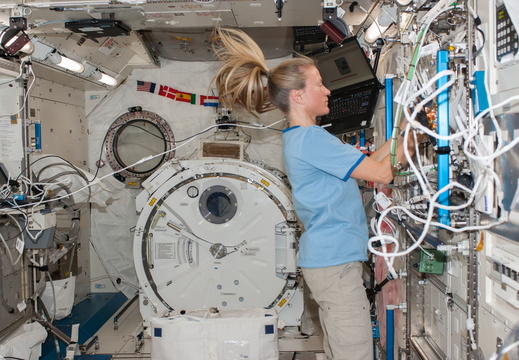 Astronaut Karen Nyberg in Station's Kibo Lab - 9200763175 b3b68ed3f0 o