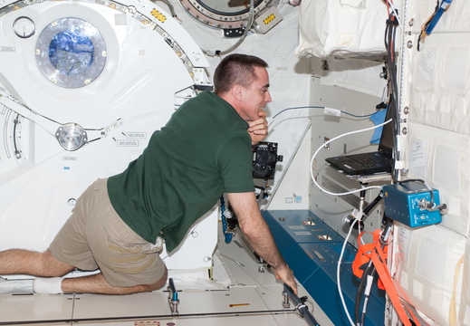 Astronaut Chris Cassidy in Station's Kibo Lab - 9722817855 d9911ee5b9 o