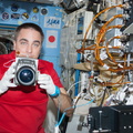 Astronaut Chris Cassidy and Marangoni Inside Experiment - 9417433454_f47353d3dd_o.jpg
