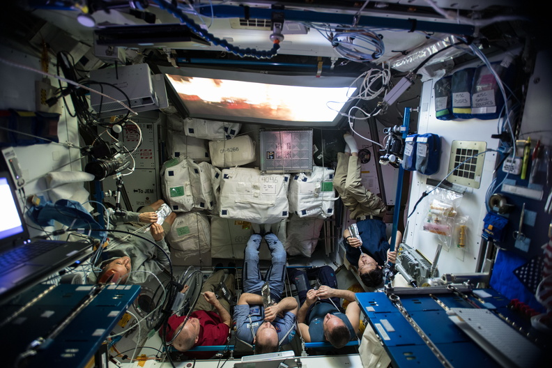 expedition-54-crew-members-watch-a-movie_46275778554_o.jpg