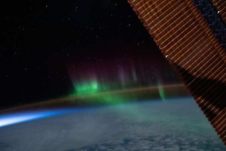 a-wispy-aurora-australis-intersects-with-the-earths-airglow_49988635683_o.jpg