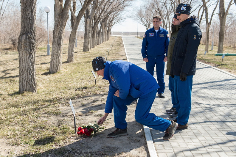 chris-cassidy-of-nasa-lays-flowers-at-the-site-where-the-tree-bearing-the-name-of-yuri-gagarin-is-planted_49704636062_o.jpg