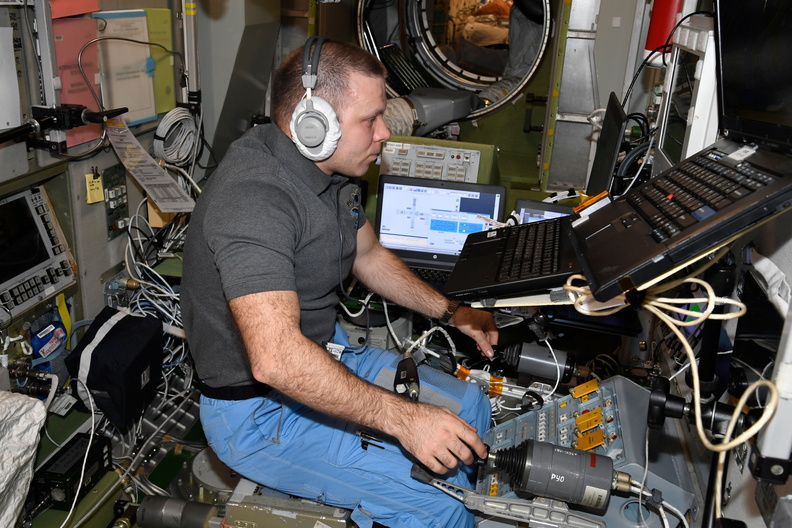 cosmonaut-ivan-vagner-practices-remote-spacecraft-maneuvering-techniques_49826143012_o.jpg