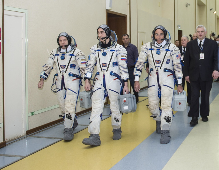 expedition-63-crewmembers-arrive-for-soyuz-qualification-exams_49651449353_o.jpg