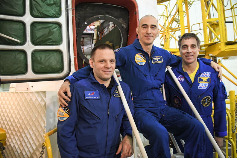 expedition-63-crewmembers-pose-in-front-of-their-soyuz-ms-16-spacecraft_49731544747_o.jpg