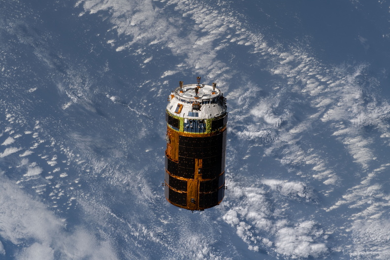 japans-htv-9-resupply-ship-moves-away-from-the-space-station_50245570381_o.jpg