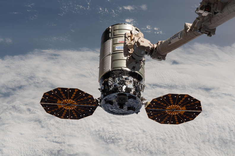 the-cygnus-space-freighter-approaches-the-space-station_50427247468_o.jpg