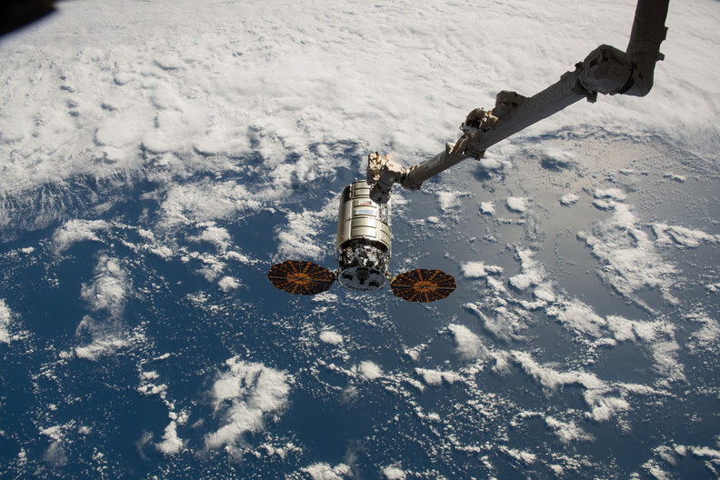 the-cygnus-space-freighter-approaches-the-space-station_50427938571_o.jpg