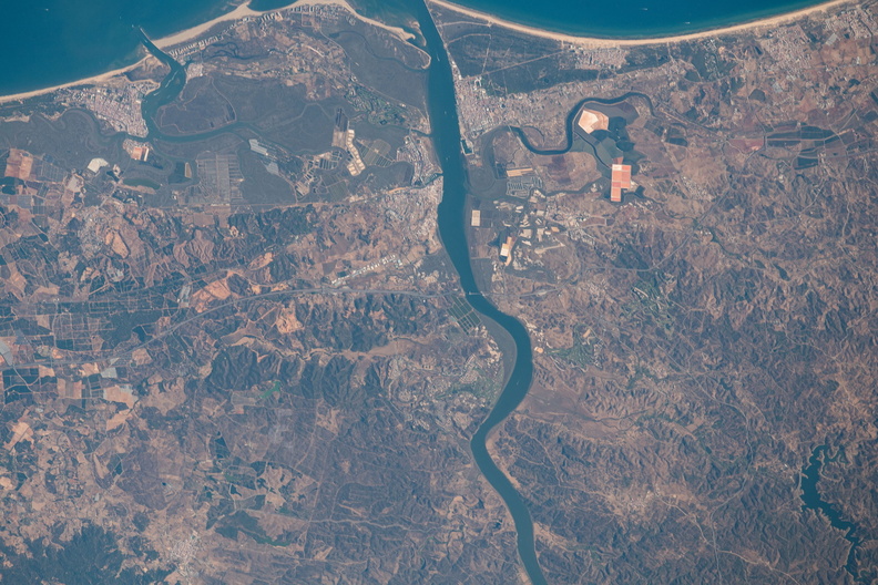the-guadiana-river-is-the-border-between-portugal-and-spain_50253393111_o.jpg