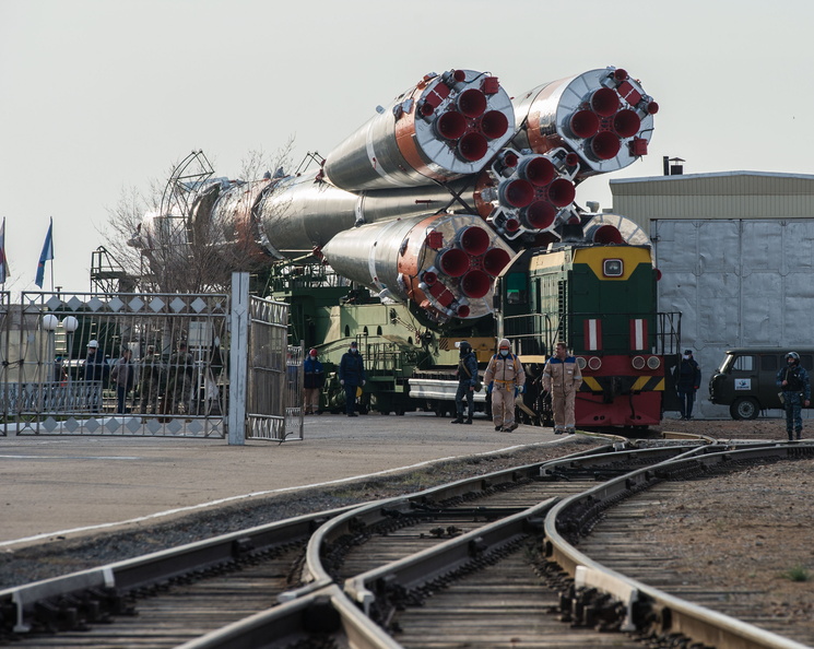 the-soyuz-ms-16-spacecraft-and-its-booster-are-transported-from-the-integration-building-to-the-site-31_49742559116_o.jpg