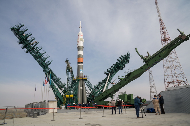 the-soyuz-ms-16-spacecraft-and-its-booster-stand-at-their-vertical-position-at-the-site-31-launch-pad_49742558591_o.jpg