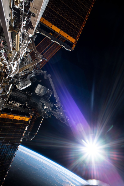 the-sun-beams-during-a-spacewalk_50141765157_o.jpg