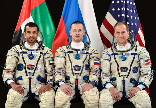 backup-spaceflight-participant-with-backup-expedition-61-62-crew 48417513456 o