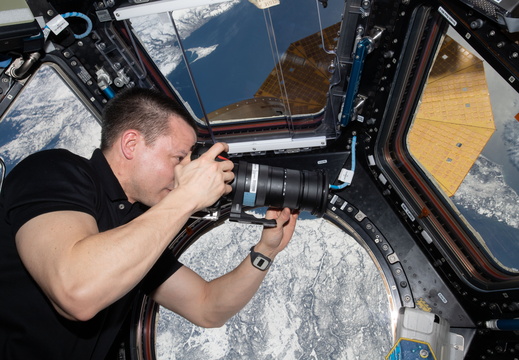expedition-62-flight-engineer-andrew-morgan-photographs-the-earth-below 49797630018 o