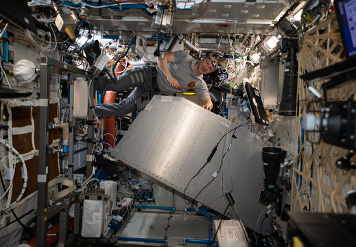 nasa-astronaut-andrew-morgan-services-the-microgravity-science-glovebox 49584877433 o