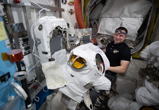 nasa-astronaut-andrew-morgan-works-on-us-spacesuit-components 49716452578 o