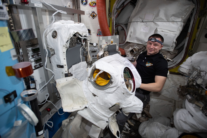 nasa-astronaut-andrew-morgan-works-on-us-spacesuit-components_49716452578_o.jpg