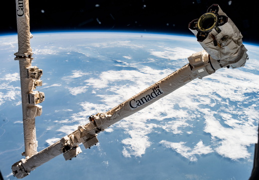 the-canadarm2-robotic-arm-is-poised-to-capture-the-cygnus-space-freighter 49535129982 o