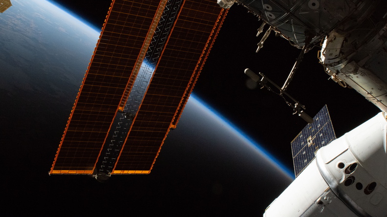 the-space-station-flies-into-an-orbital-sunset_49723740928_o.jpg