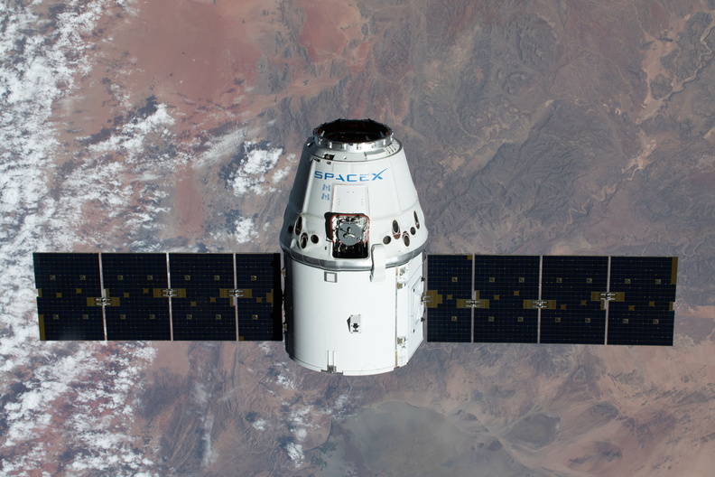 the-spacex-dragon-approaches-the-space-station_49640139618_o.jpg
