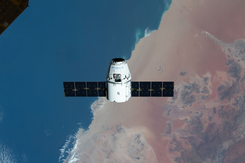 the-spacex-dragon-approaches-the-space-station_49640662196_o.jpg
